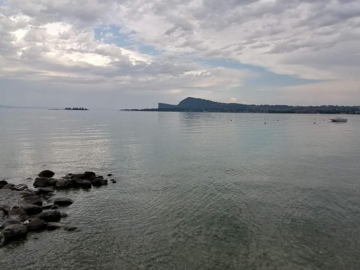 Bilocale Papavero, Magnolia O Girasole San Felice del Benaco Bagian luar foto